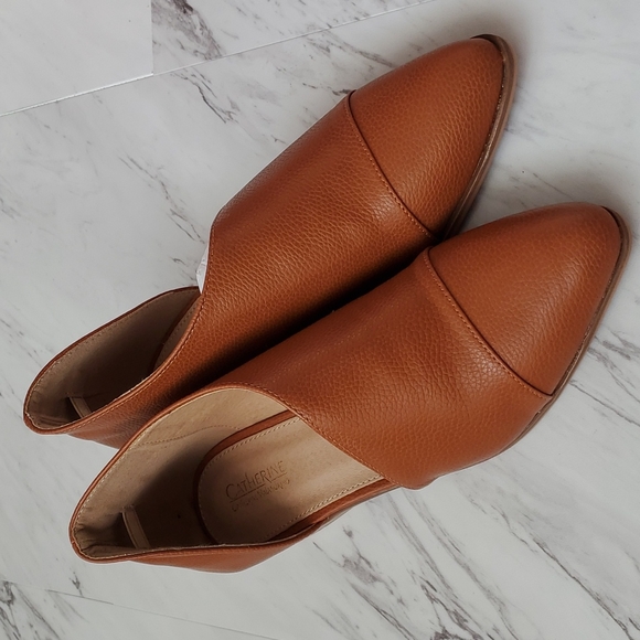 New! Women's PU Leather Cognac Pointed Toe Dorsey ankle bootie .25 inch heel - Picture 2 of 6